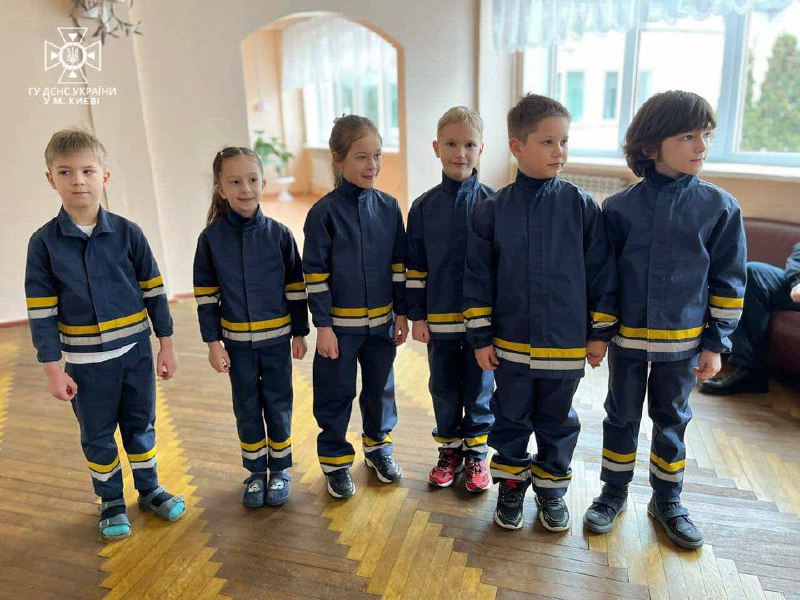 Безпечно навчаємо маленьких українців як діяти у надзвичайних ситуаціях! Безпечно навчаємо маленьких українців як діяти у надзвичайних ситуаціях!