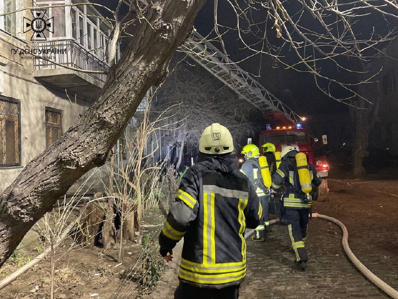 #Одеса: рятувальники ліквідували пожежу у двоповерховому житловому будинку⤵️ #Одеса: рятувальники ліквідували пожежу у двоповерховому житловому будинку⤵️