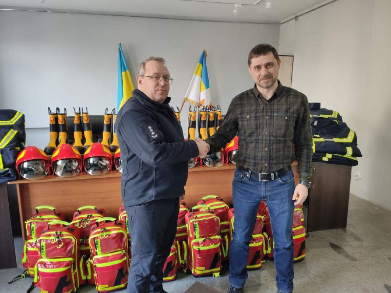 Міжнародна допомога для рятувальників Донеччини
На Донеччині тривають активні бойові дії Міжнародна допомога для рятувальників Донеччини
На Донеччині тривають активні бойові дії