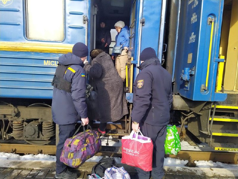 Мешканці Донеччини продовжують покидати свої домівки внаслідок постійних ворожих обстрілів Мешканці Донеччини продовжують покидати свої домівки внаслідок постійних ворожих обстрілів