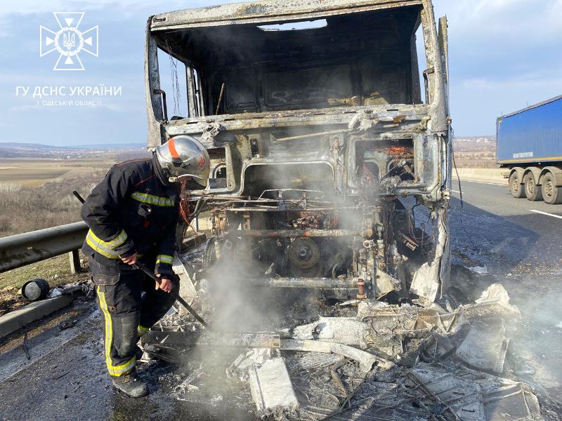 Одеська область: рятувальники ліквідували пожежу, що виникла в кабіні вантажного авто⤵️ Одеська область: рятувальники ліквідували пожежу, що виникла в кабіні вантажного авто⤵️