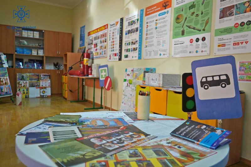 + 1 новий «Клас безпеки» відкрився на Київщині 🤗
⏺Рятувальники ДСНС активно проводять інформаційно-роз'яснювальну роботу + 1 новий «Клас безпеки» відкрився на Київщині 🤗
⏺Рятувальники ДСНС активно проводять інформаційно-роз'яснювальну роботу