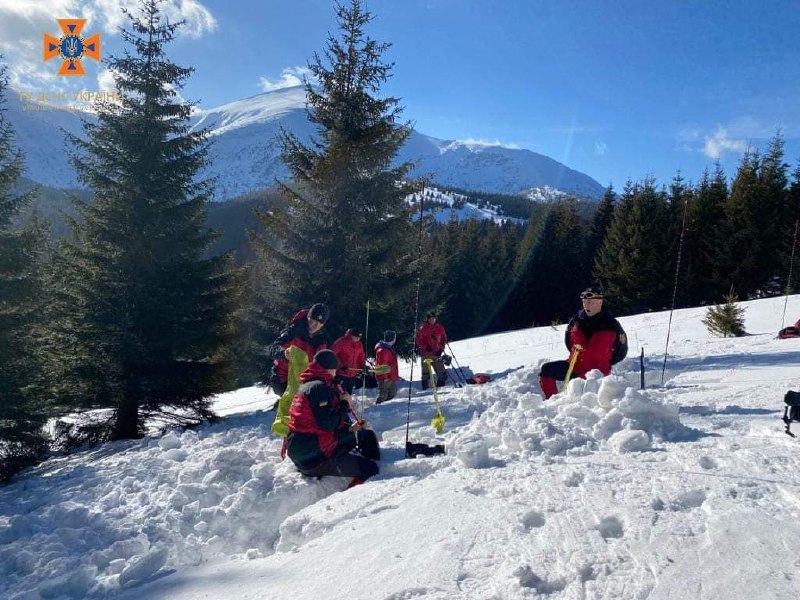 Навчання-сила!💪
❄️⛷🏔 Рятувальники Прикарпаття проводять тренування зі сніголавинної небезпеки. Навчання-сила!💪
❄️⛷🏔 Рятувальники Прикарпаття проводять тренування зі сніголавинної небезпеки.