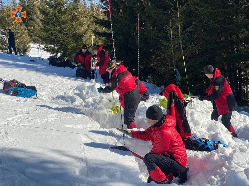 Навчання-сила!💪
❄️⛷🏔 Рятувальники Прикарпаття проводять тренування зі сніголавинної небезпеки. Навчання-сила!💪
❄️⛷🏔 Рятувальники Прикарпаття проводять тренування зі сніголавинної небезпеки.