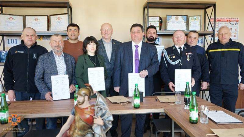 На Прикарпатті підписано Меморандум про співробітництво з Добровільною Пожежною Командою Кадлуба Туравського... На Прикарпатті підписано Меморандум про співробітництво з Добровільною Пожежною Командою Кадлуба Туравського...