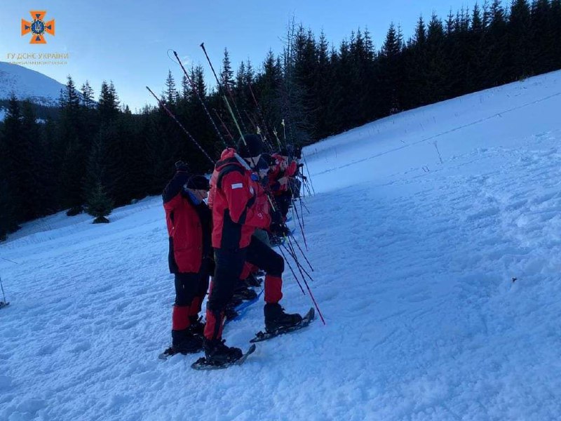 Навчання-сила!💪
❄️⛷🏔 Рятувальники Прикарпаття проводять тренування зі сніголавинної небезпеки. Навчання-сила!💪
❄️⛷🏔 Рятувальники Прикарпаття проводять тренування зі сніголавинної небезпеки.