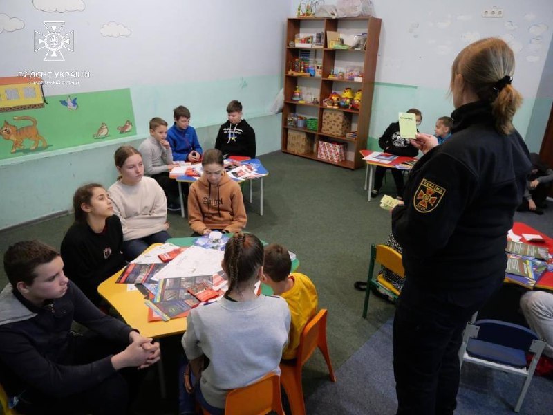 Дбаємо про безпеку маленьких українців 🇺🇦
⏺Рятувальники спільно з волонтерами провели безпековий захід для маленьких жителей та гостей Запоріжжя Дбаємо про безпеку маленьких українців 🇺🇦
⏺Рятувальники спільно з волонтерами провели безпековий захід для маленьких жителей та гостей Запоріжжя
