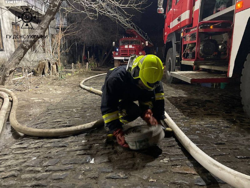 #Одеса: рятувальники ліквідували пожежу у двоповерховому житловому будинку⤵️ #Одеса: рятувальники ліквідували пожежу у двоповерховому житловому будинку⤵️