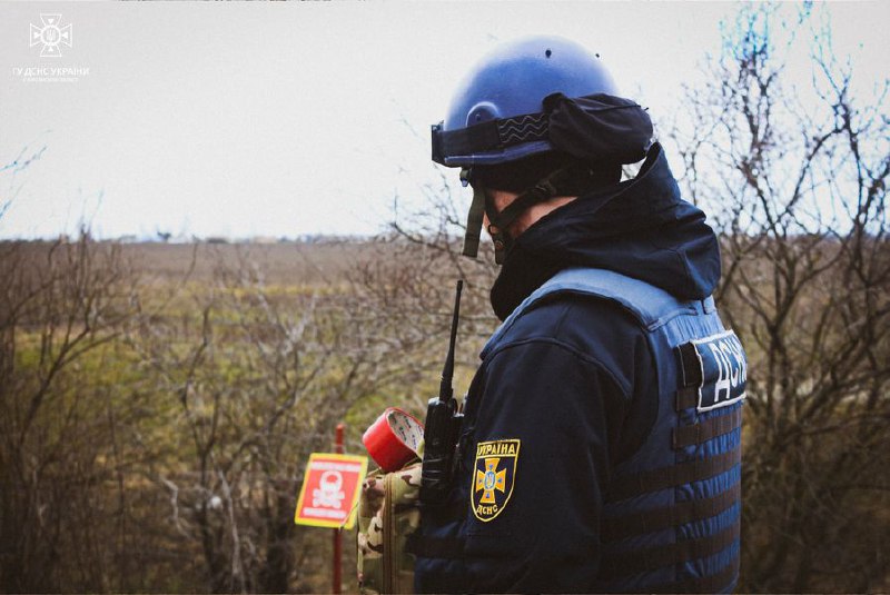 Крок за кроком піротехнічні підрозділи ДСНС України очищають деокуповану частину Херсонської області від вибухонебезпечних предметів Крок за кроком піротехнічні підрозділи ДСНС України очищають деокуповану частину Херсонської області від вибухонебезпечних предметів