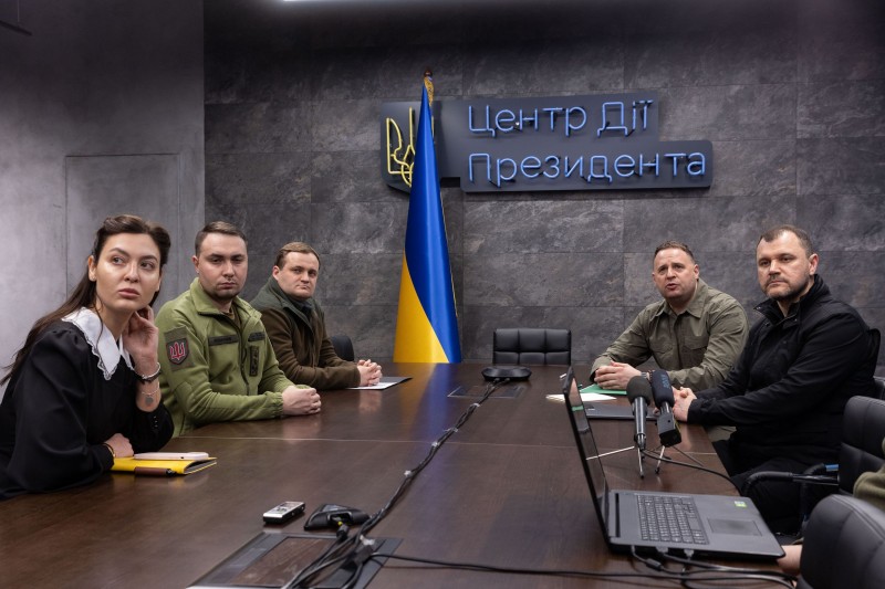 Андрій Єрмак поспілкувався зі звільненими з російського полону захисниками «Азовсталі» та першим заступником мера Енергодара Андрій Єрмак поспілкувався зі звільненими з російського полону захисниками «Азовсталі» та першим заступником мера Енергодара