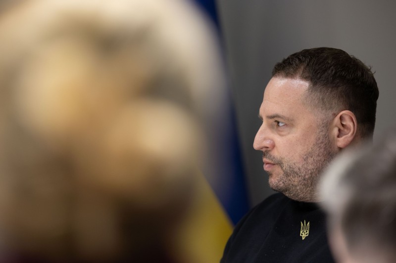 Андрій Єрмак зустрівся з представниками українських та іноземних ЗМІ Андрій Єрмак зустрівся з представниками українських та іноземних ЗМІ
