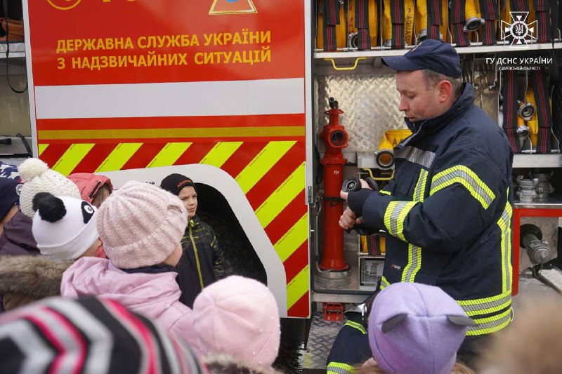 + 1 новий «Клас безпеки» відкрився на Київщині 🤗
⏺Рятувальники ДСНС активно проводять інформаційно-роз'яснювальну роботу + 1 новий «Клас безпеки» відкрився на Київщині 🤗
⏺Рятувальники ДСНС активно проводять інформаційно-роз'яснювальну роботу