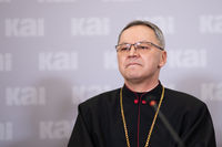 &laquo;Бог не&nbsp;покинув Україну&raquo;: у&nbsp;Варшаві презентували книгу-розмову з&nbsp;Блаженнішим Святославом, написану в&nbsp;час війни