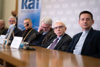 &laquo;Бог не&nbsp;покинув Україну&raquo;: у&nbsp;Варшаві презентували книгу-розмову з&nbsp;Блаженнішим Святославом, написану в&nbsp;час війни