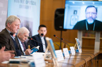 &laquo;Бог не&nbsp;покинув Україну&raquo;: у&nbsp;Варшаві презентували книжку-розмову з&nbsp;Блаженнішим Святославом, написану в&nbsp;час війни