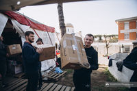 Бути поруч зі&nbsp;своїм народом: до&nbsp;України надіслали соту вантажівку допомоги