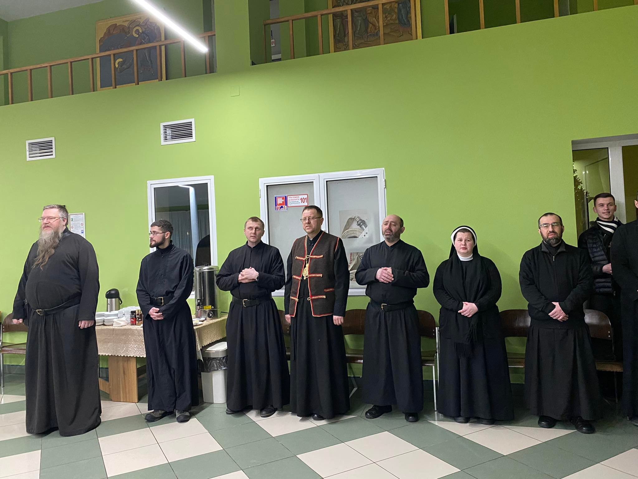 «Це вечір тиші та ділення тим, чим ми живемо»: У Львівській семінарії відбулася коляда монашества Львівської Архиєпархії «Це вечір тиші та ділення тим, чим ми живемо»: У Львівській семінарії відбулася коляда монашества Львівської Архиєпархії
