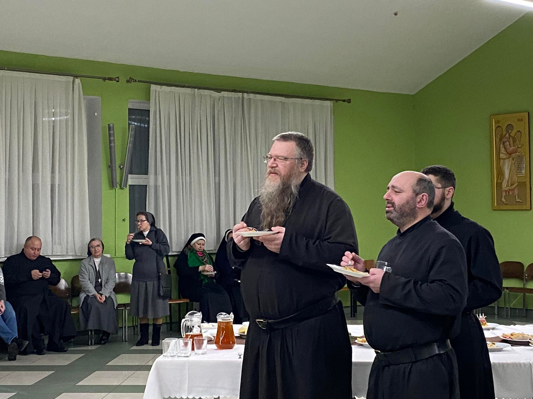 «Це вечір тиші та ділення тим, чим ми живемо»: У Львівській семінарії відбулася коляда монашества Львівської Архиєпархії «Це вечір тиші та ділення тим, чим ми живемо»: У Львівській семінарії відбулася коляда монашества Львівської Архиєпархії