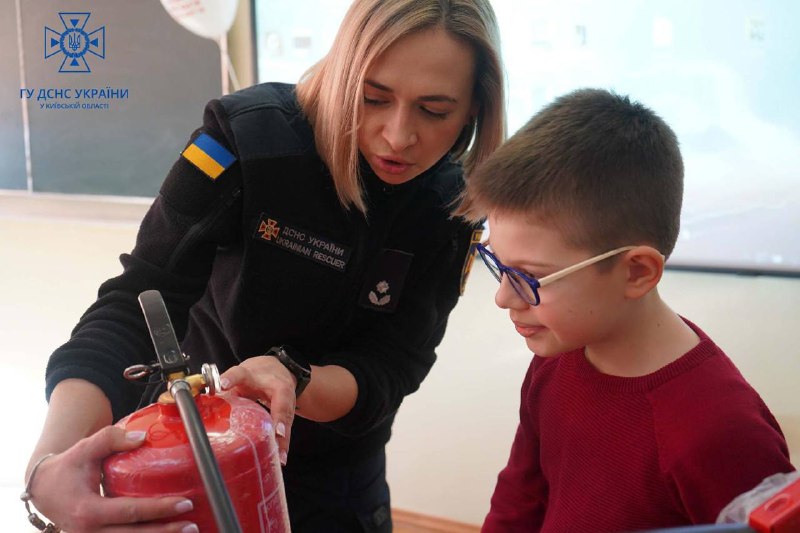 + 1 новий «Клас безпеки» відкрився на Київщині 🤗
⏺Рятувальники ДСНС активно проводять інформаційно-роз'яснювальну роботу + 1 новий «Клас безпеки» відкрився на Київщині 🤗
⏺Рятувальники ДСНС активно проводять інформаційно-роз'яснювальну роботу