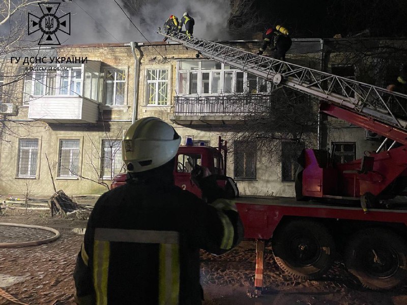 #Одеса: рятувальники ліквідували пожежу у двоповерховому житловому будинку⤵️ #Одеса: рятувальники ліквідували пожежу у двоповерховому житловому будинку⤵️