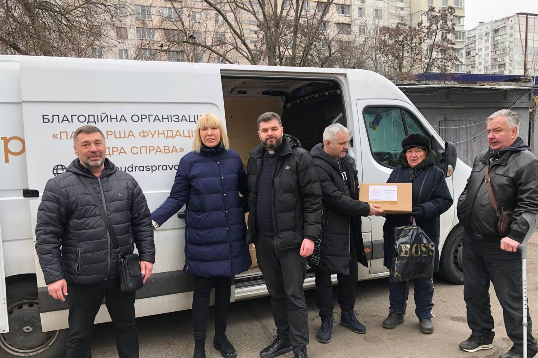 Двісті людей із&nbsp;Оболоні отримали продуктові набори від &laquo;Мудрої справи&raquo;