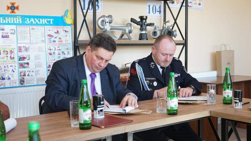 На Прикарпатті підписано Меморандум про співробітництво з Добровільною Пожежною Командою Кадлуба Туравського... На Прикарпатті підписано Меморандум про співробітництво з Добровільною Пожежною Командою Кадлуба Туравського...