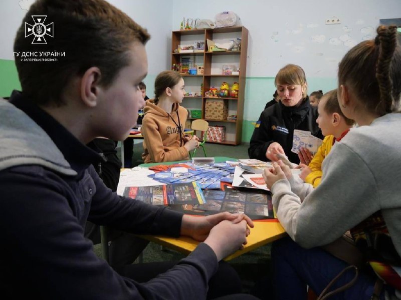 Дбаємо про безпеку маленьких українців 🇺🇦
⏺Рятувальники спільно з волонтерами провели безпековий захід для маленьких жителей та гостей Запоріжжя Дбаємо про безпеку маленьких українців 🇺🇦
⏺Рятувальники спільно з волонтерами провели безпековий захід для маленьких жителей та гостей Запоріжжя
