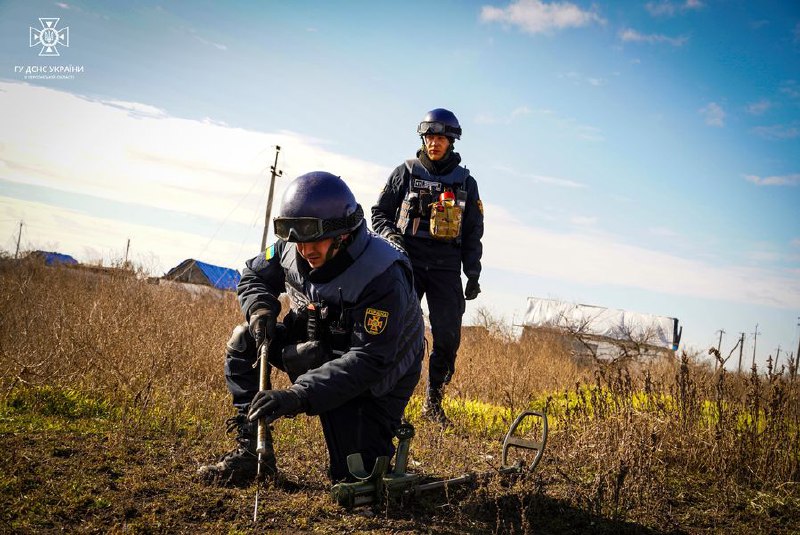Крок за кроком піротехнічні підрозділи ДСНС України очищають деокуповану частину Херсонської області від вибухонебезпечних предметів Крок за кроком піротехнічні підрозділи ДСНС України очищають деокуповану частину Херсонської області від вибухонебезпечних предметів