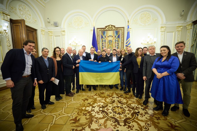 Глава держави зустрівся з делегацією глобальної парламентської мережі «Об’єднані для України» Глава держави зустрівся з делегацією глобальної парламентської мережі «Об’єднані для України»