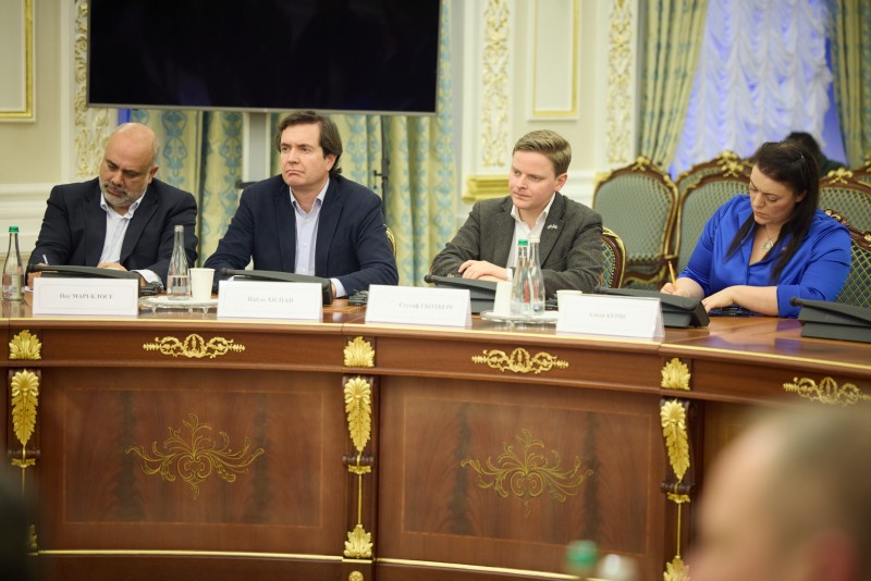 Глава держави зустрівся з делегацією глобальної парламентської мережі «Об’єднані для України» Глава держави зустрівся з делегацією глобальної парламентської мережі «Об’єднані для України»