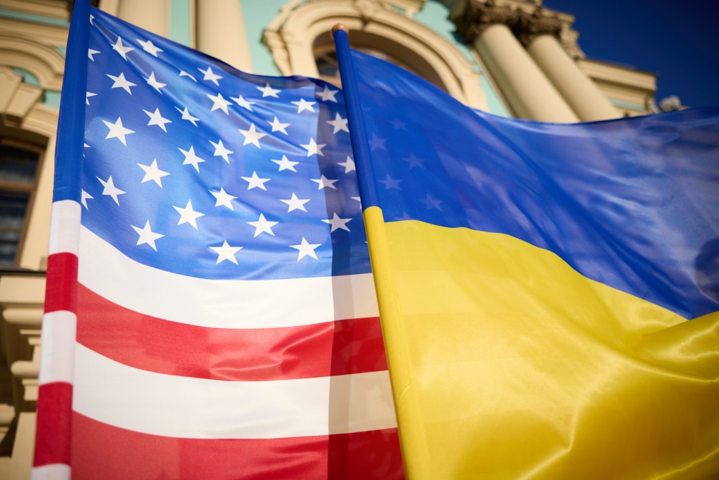 Лідери України та США вшанували пам’ять загиблих українських захисників та відвідали Свято-Михайлівський Золотоверхий монастир Лідери України та США вшанували пам’ять загиблих українських захисників та відвідали Свято-Михайлівський Золотоверхий монастир