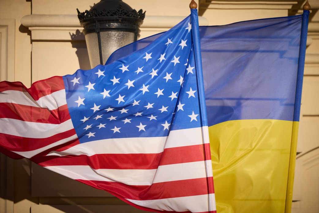 Лідери України та США вшанували пам’ять загиблих українських захисників та відвідали Свято-Михайлівський Золотоверхий монастир Лідери України та США вшанували пам’ять загиблих українських захисників та відвідали Свято-Михайлівський Золотоверхий монастир