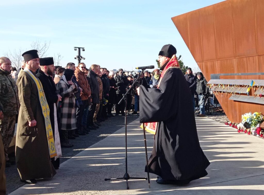 «Ми боронимо гідність, яку отримали від Бога», – Владика Володимир взяв участь у заходах вшанування пам’яті героїв Небесної Сотні у Львові «Ми боронимо гідність, яку отримали від Бога», – Владика Володимир взяв участь у заходах вшанування пам’яті героїв Небесної Сотні у Львові