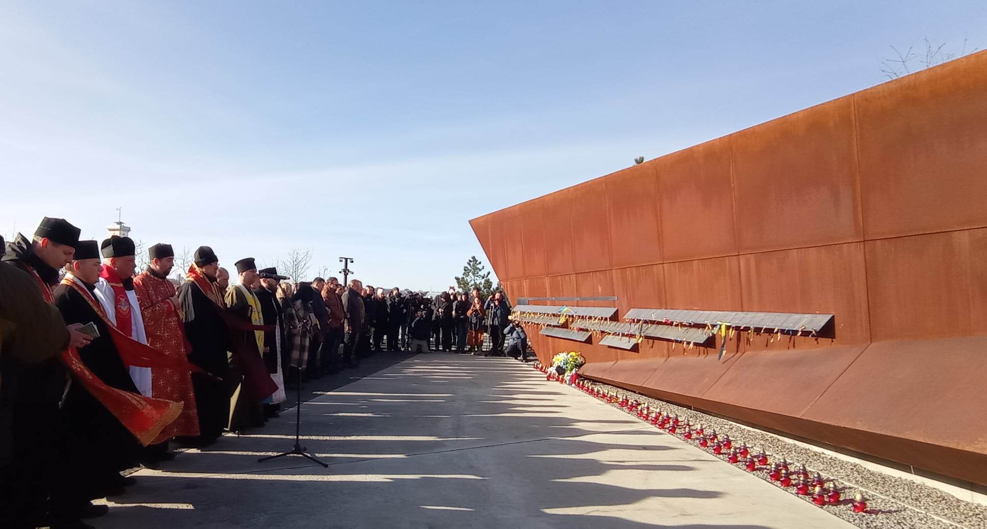 «Ми боронимо гідність, яку отримали від Бога», – Владика Володимир взяв участь у заходах вшанування пам’яті героїв Небесної Сотні у Львові «Ми боронимо гідність, яку отримали від Бога», – Владика Володимир взяв участь у заходах вшанування пам’яті героїв Небесної Сотні у Львові