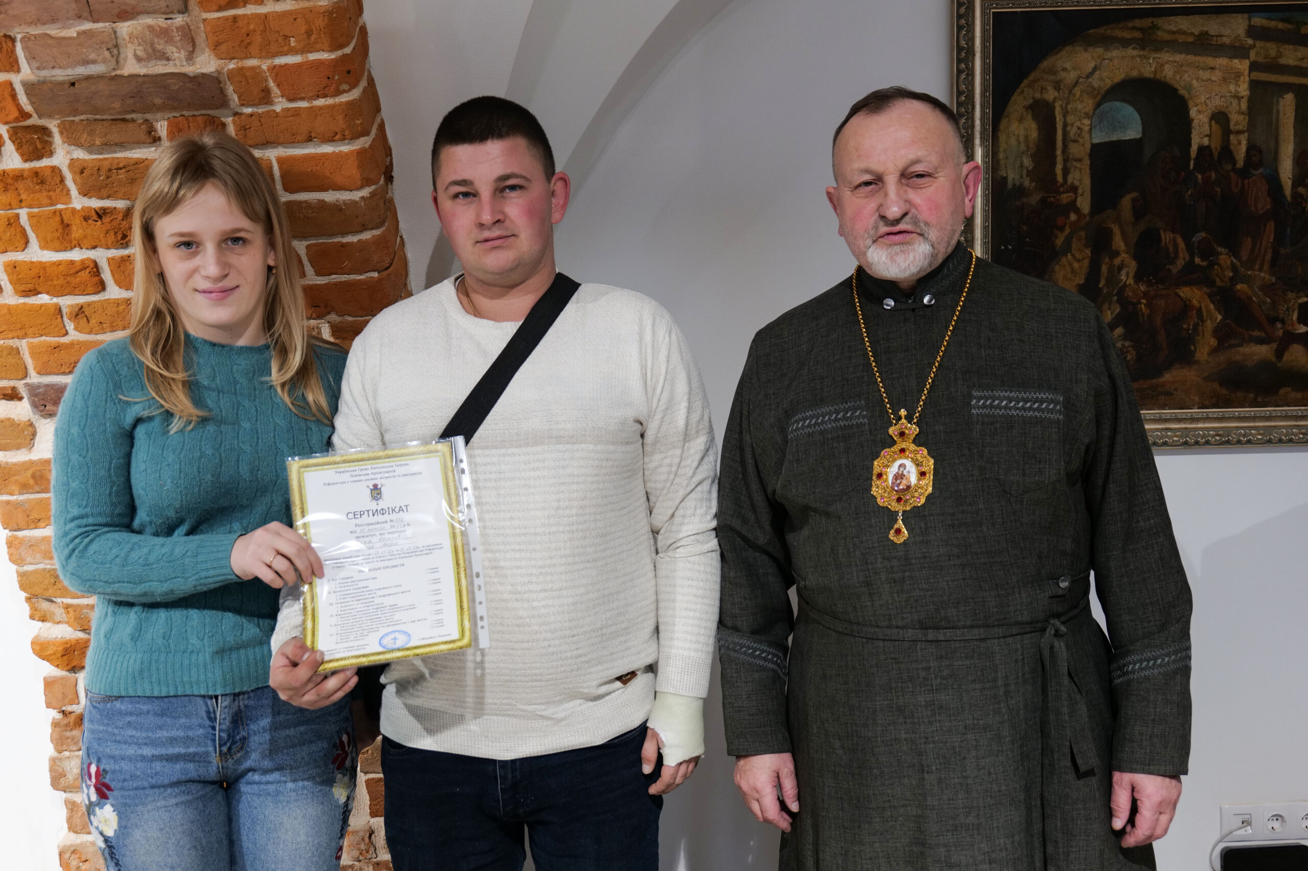 Митрополит Ігор вручив сертифікати парам, які пройшли передподружні навчання Митрополит Ігор вручив сертифікати парам, які пройшли передподружні навчання