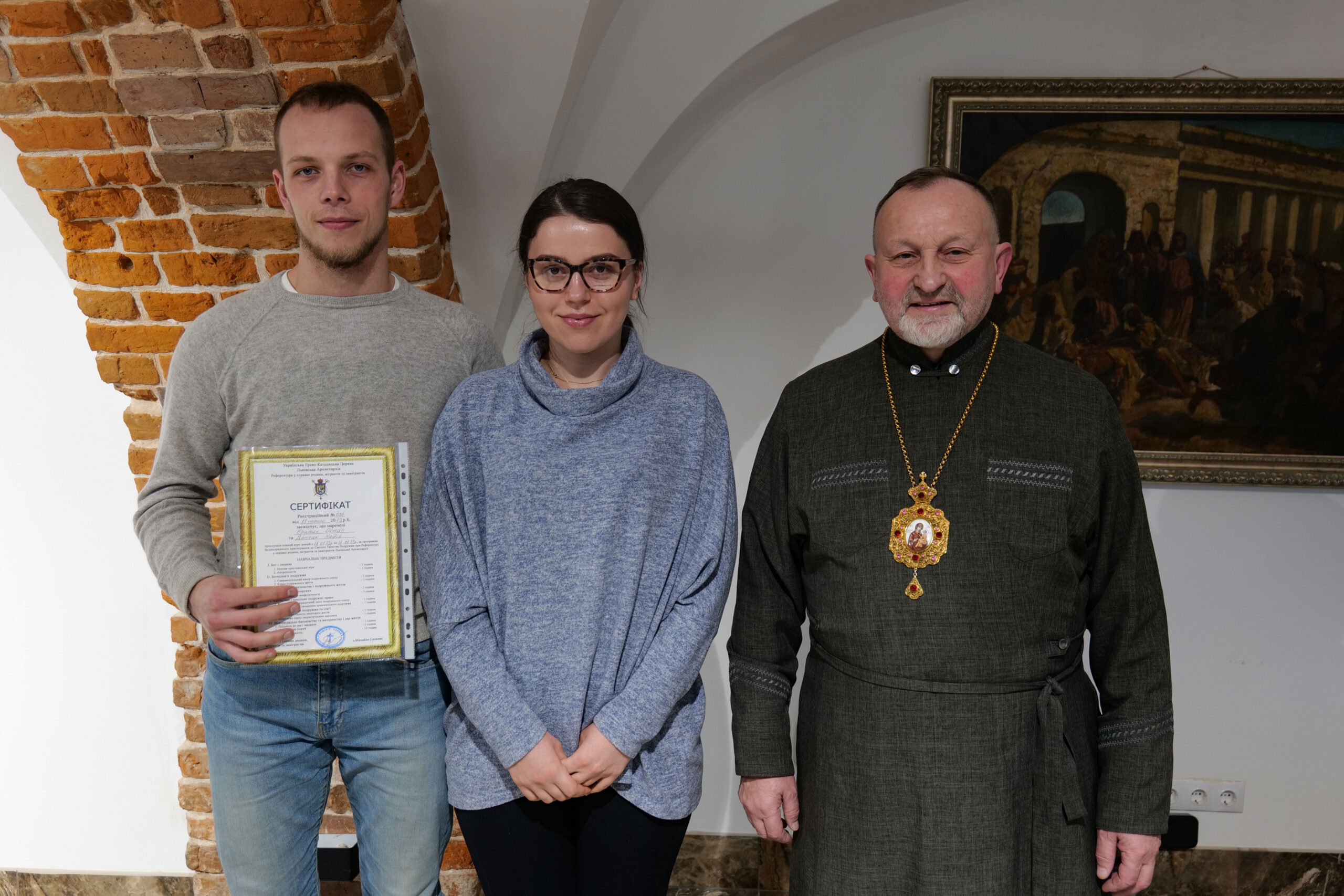 Митрополит Ігор вручив сертифікати парам, які пройшли передподружні навчання Митрополит Ігор вручив сертифікати парам, які пройшли передподружні навчання