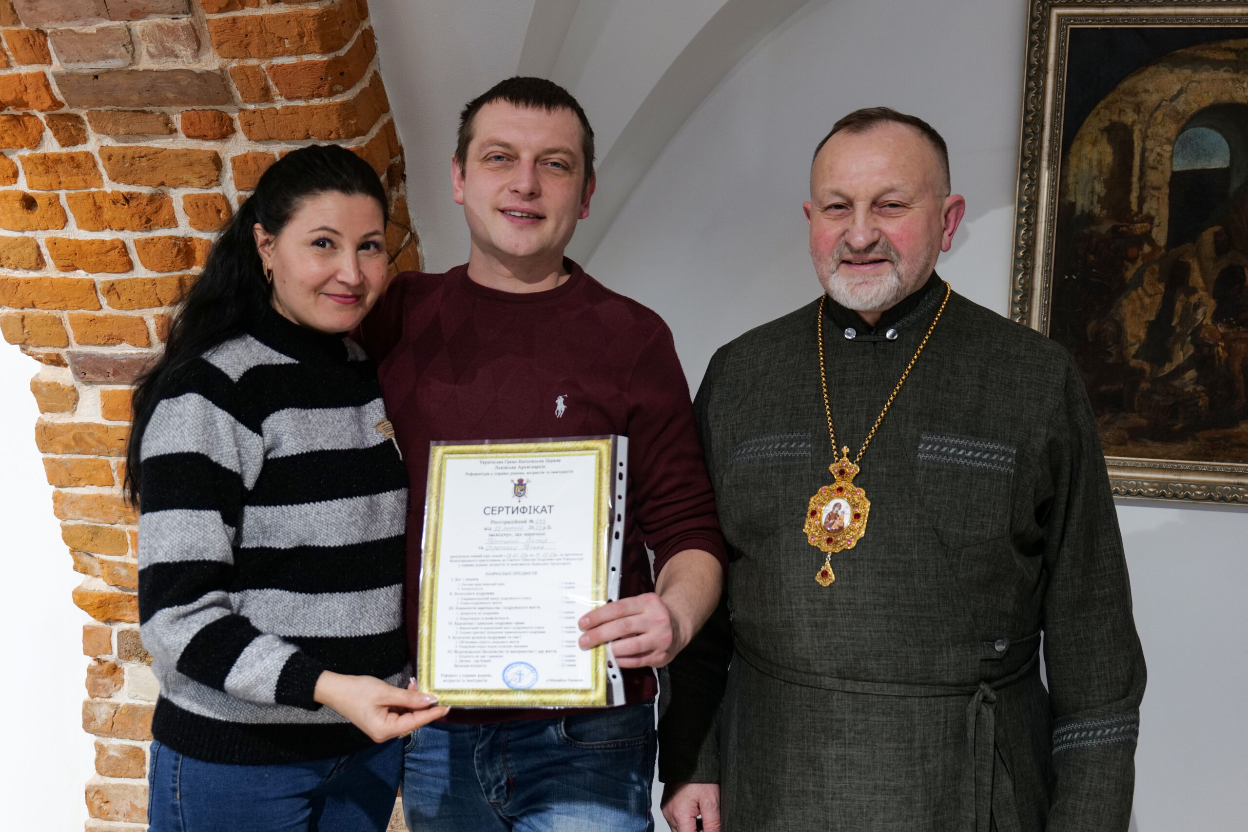 Митрополит Ігор вручив сертифікати парам, які пройшли передподружні навчання Митрополит Ігор вручив сертифікати парам, які пройшли передподружні навчання