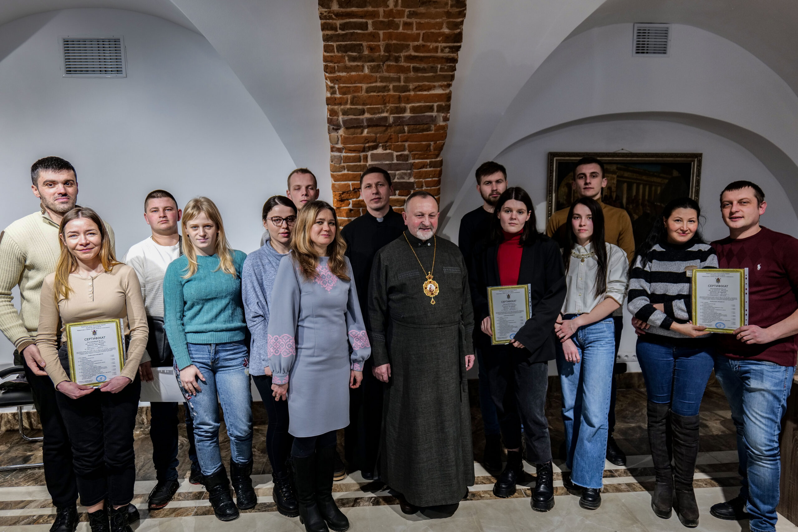 Митрополит Ігор вручив сертифікати парам, які пройшли передподружні навчання Митрополит Ігор вручив сертифікати парам, які пройшли передподружні навчання