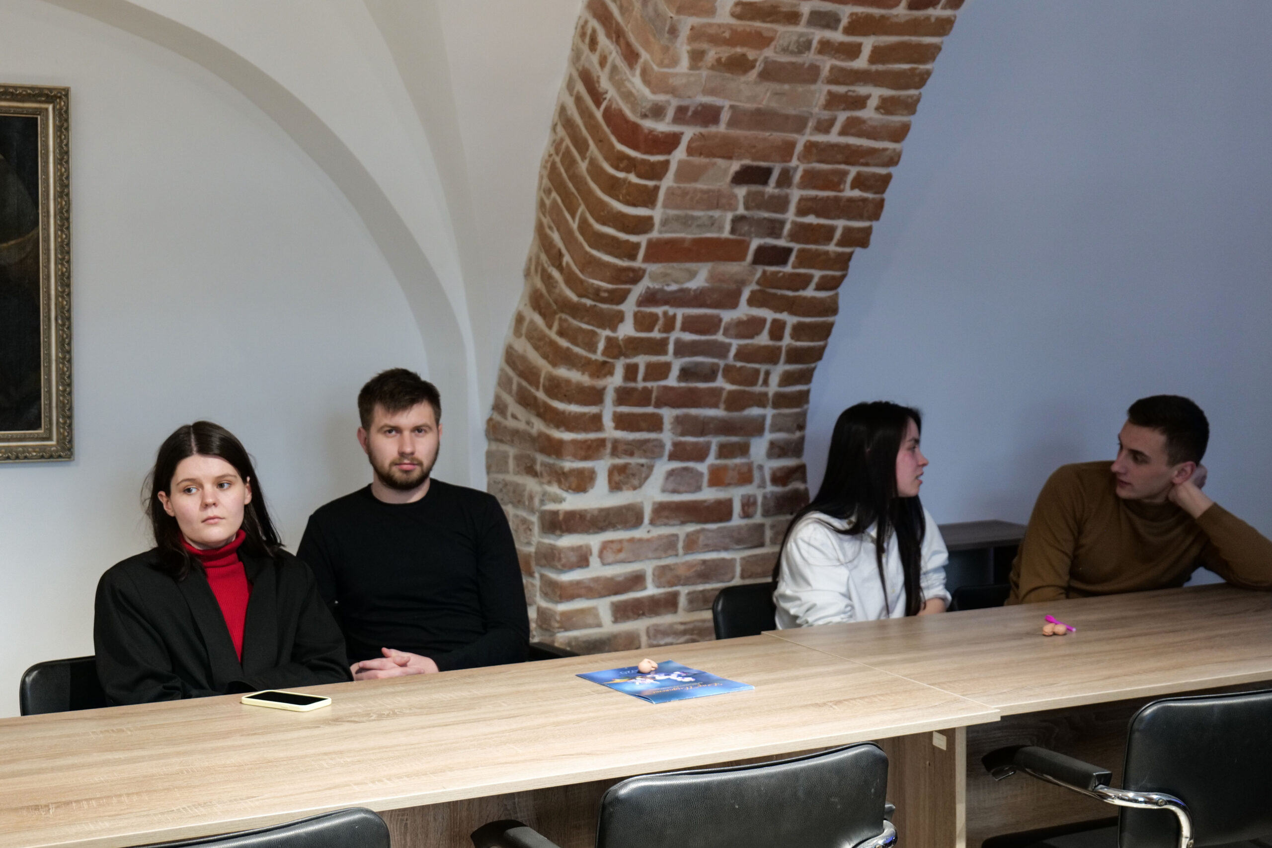 Митрополит Ігор вручив сертифікати парам, які пройшли передподружні навчання Митрополит Ігор вручив сертифікати парам, які пройшли передподружні навчання