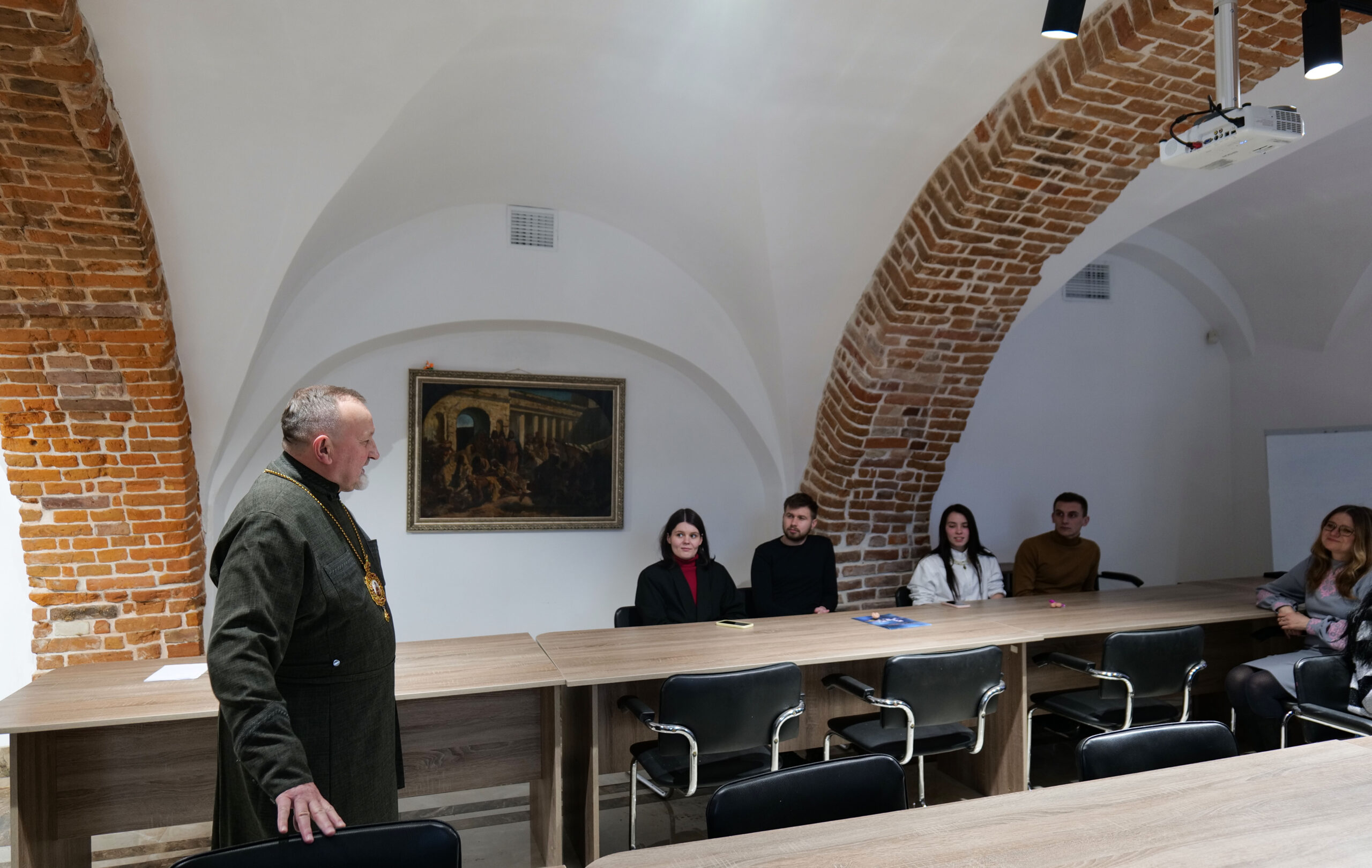 Митрополит Ігор вручив сертифікати парам, які пройшли передподружні навчання Митрополит Ігор вручив сертифікати парам, які пройшли передподружні навчання