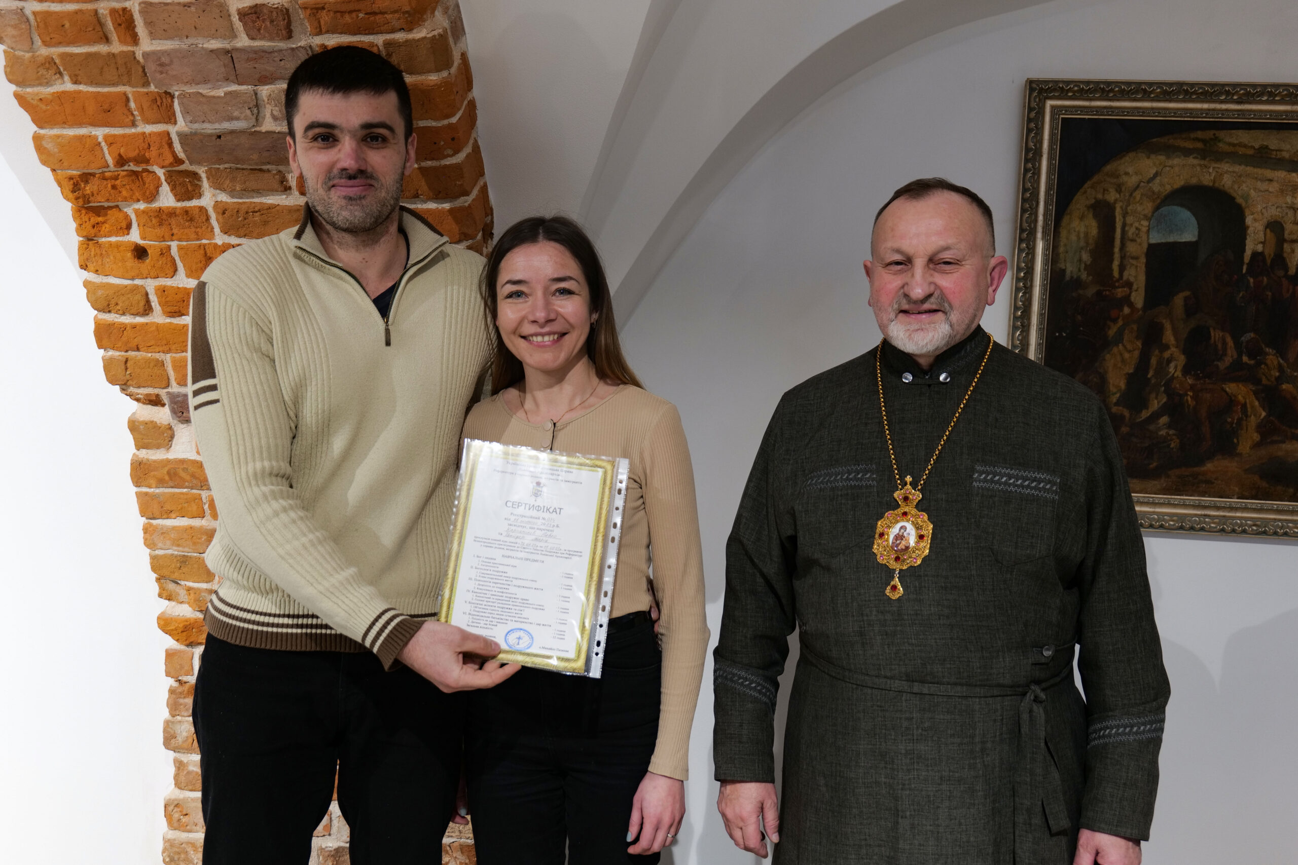 Митрополит Ігор вручив сертифікати парам, які пройшли передподружні навчання Митрополит Ігор вручив сертифікати парам, які пройшли передподружні навчання