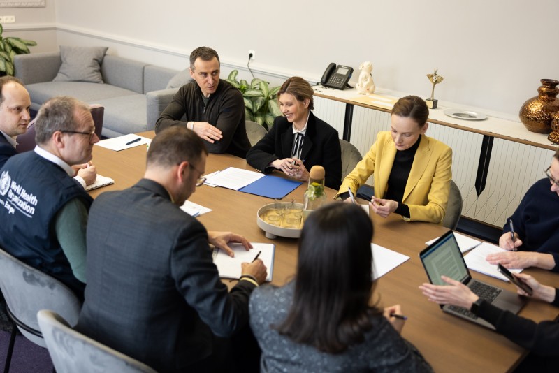 Олена Зеленська провела зустріч із директором Європейського регіонального бюро ВООЗ Гансом Клюге Олена Зеленська провела зустріч із директором Європейського регіонального бюро ВООЗ Гансом Клюге