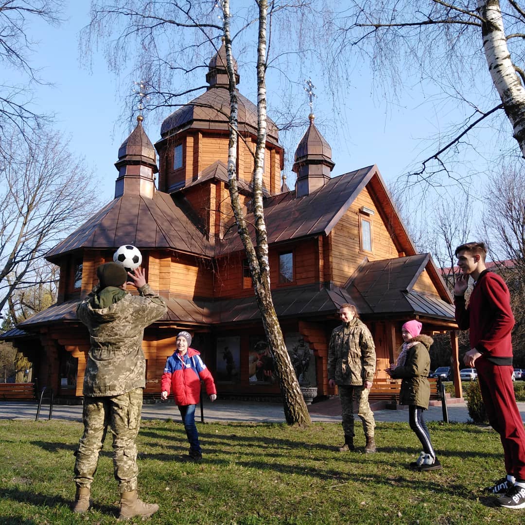 Парафія Стрітення Господнього – жива і родинна: о. Михайло Білецький про головні ідеї свята та особливості служіння у військовому храмі Стрітення Господнього Парафія Стрітення Господнього – жива і родинна: о. Михайло Білецький про головні ідеї свята та особливості служіння у військовому храмі Стрітення Господнього