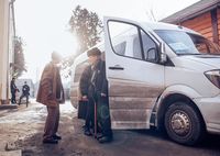 Патріарший паломницький центр провів евакуацію людей із найбільш «гарячих» точок Донеччини Патріарший паломницький центр провів евакуацію людей із найбільш «гарячих» точок Донеччини