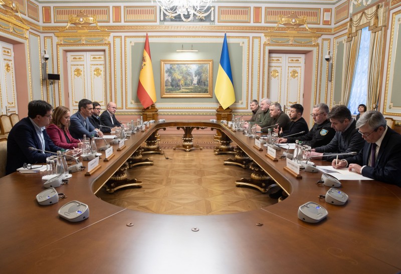 Початок переговорів про вступ України до ЄС може стати історичним здобутком головування Іспанії в Раді Євросоюзу – Володимир Зеленський за результатами зустрічі з Педро Санчесом у Києві Початок переговорів про вступ України до ЄС може стати історичним здобутком головування Іспанії в Раді Євросоюзу – Володимир Зеленський за результатами зустрічі з Педро Санчесом у Києві
