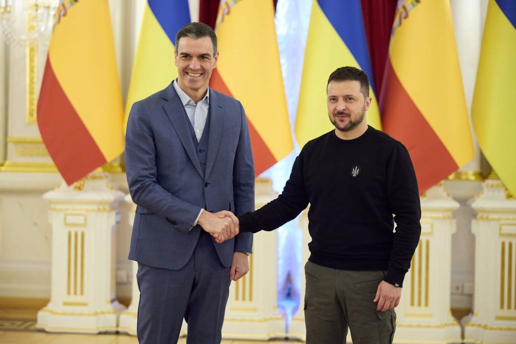 Початок переговорів про вступ України до ЄС може стати історичним здобутком головування Іспанії в Раді Євросоюзу – Володимир Зеленський за результатами зустрічі з Педро Санчесом у Києві Початок переговорів про вступ України до ЄС може стати історичним здобутком головування Іспанії в Раді Євросоюзу – Володимир Зеленський за результатами зустрічі з Педро Санчесом у Києві