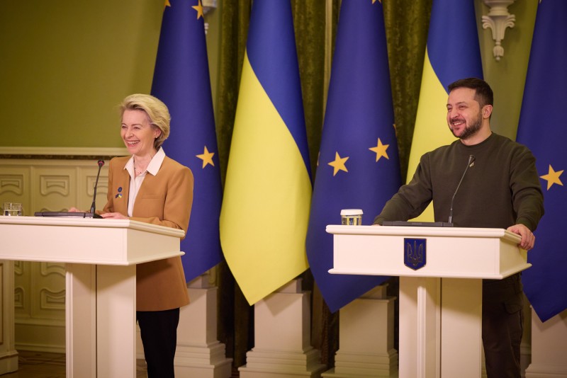 Подальша інтеграція України та ЄС – це зміцнення загальноєвропейських можливостей захищати життя – Глава держави за результатами переговорів з Урсулою фон дер Ляєн у Києві Подальша інтеграція України та ЄС – це зміцнення загальноєвропейських можливостей захищати життя – Глава держави за результатами переговорів з Урсулою фон дер Ляєн у Києві