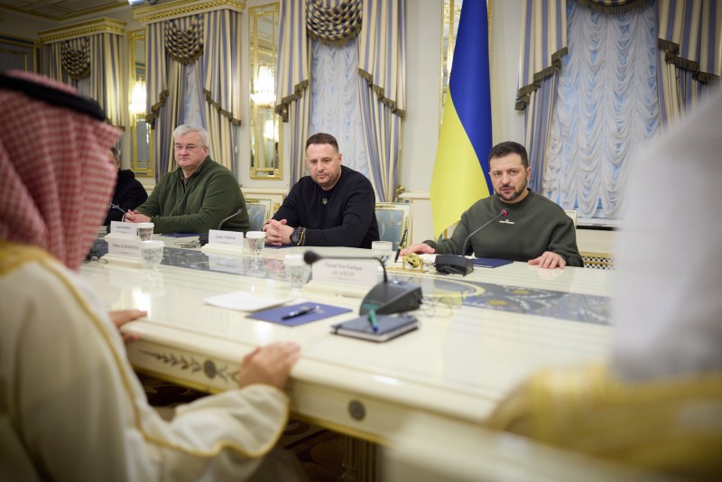 Президент України провів зустріч із міністром закордонних справ Королівства Саудівська Аравія Президент України провів зустріч із міністром закордонних справ Королівства Саудівська Аравія