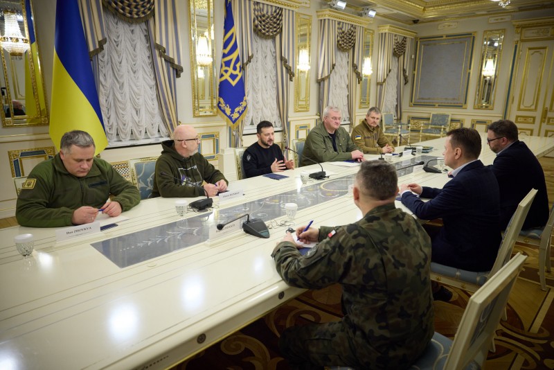 Президент України зустрівся з віце-прем’єр-міністром, міністром національної оборони Польщі Президент України зустрівся з віце-прем’єр-міністром, міністром національної оборони Польщі