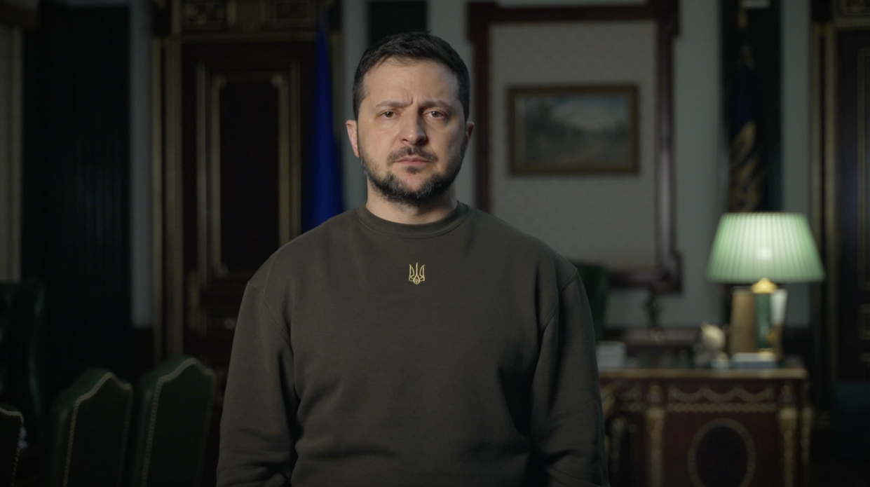 Робимо все, щоб посилити наших воїнів на передовій, які надихають світ хоробрістю та стійкістю – звернення Президента України Робимо все, щоб посилити наших воїнів на передовій, які надихають світ хоробрістю та стійкістю – звернення Президента України